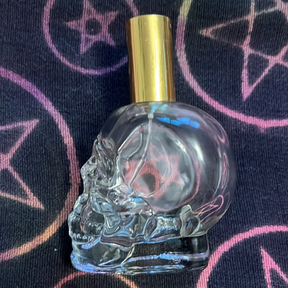VINTAGE💀HOT TOPIC SKULL ☠️LOVE TATTOO PERFUME BOTTLE🫶🏼PERSONAL COLLECTION ✌🏻 - Picture 6 of 9